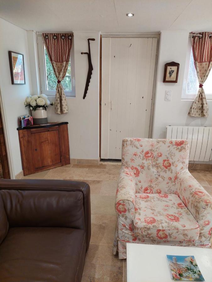 L'etang Des Cigales Apartment *